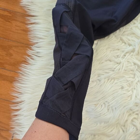 Lululemon Navy Leggings with Multicolor Floral Waistband LIKE NEW - Picture 2 of 12